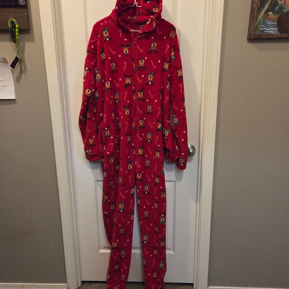 🦌 Ultimate Festive Luxury: The Macy's Family PJs Reindeer Candy Cane Onesie - M